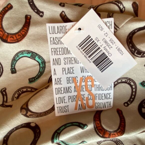 ❤️NWT Lularoe VNeck tee(size XS)❤️ - Picture 5 of 6